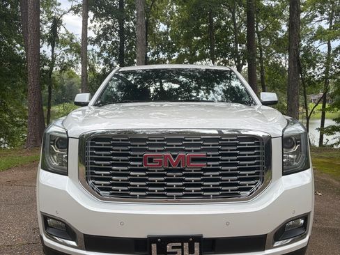 Used 2018 GMC Yukon XL Denali w/ Denali Ultimate Package AWD/4WD image 2