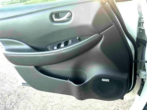 Used 2019 Nissan Leaf SL Plus image 9