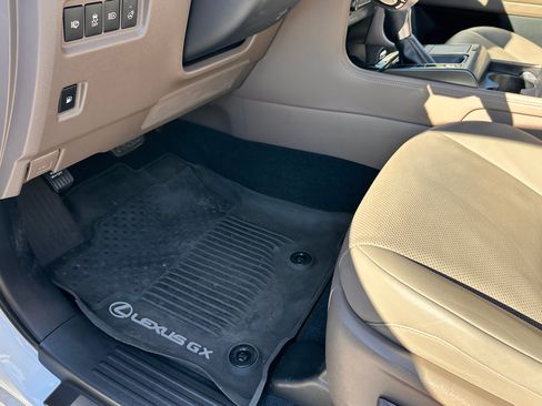 Used 2023 Lexus GX 460 Premium image 13