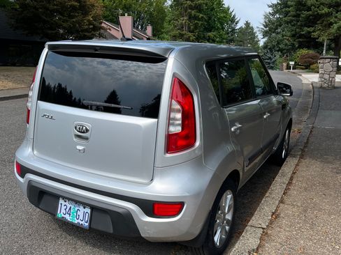 Used 2013 Kia Soul + w/ Audio Pkg image 2