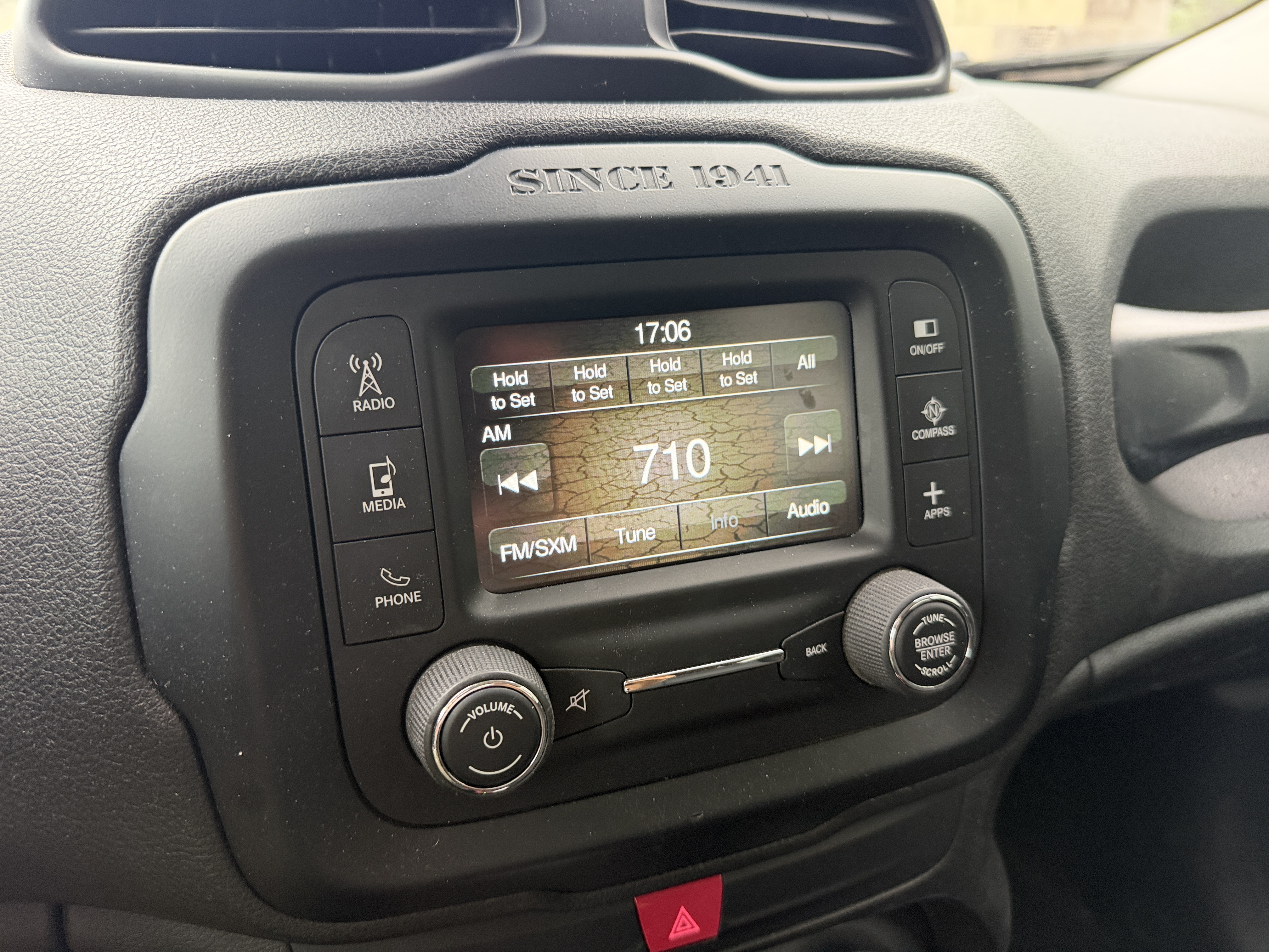 Used 2017 Jeep Renegade Trailhawk AWD/4WD image 5