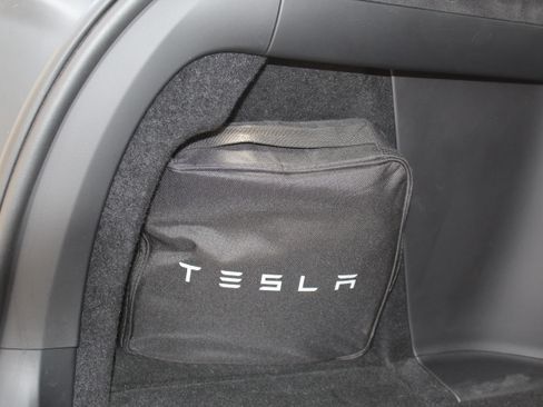Used 2022 Tesla Model X image 29