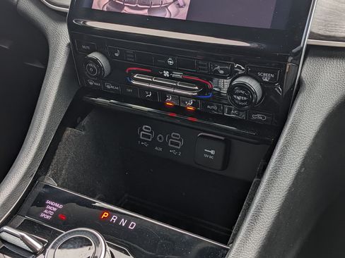 Used 2022 Jeep Grand Cherokee L Limited w/ Black Appearance Package image 10