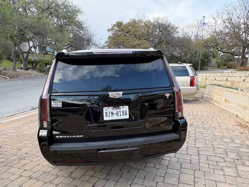 Used 2019 Cadillac Escalade ESV Luxury w/ Escalade Sport Edition RWD image 12