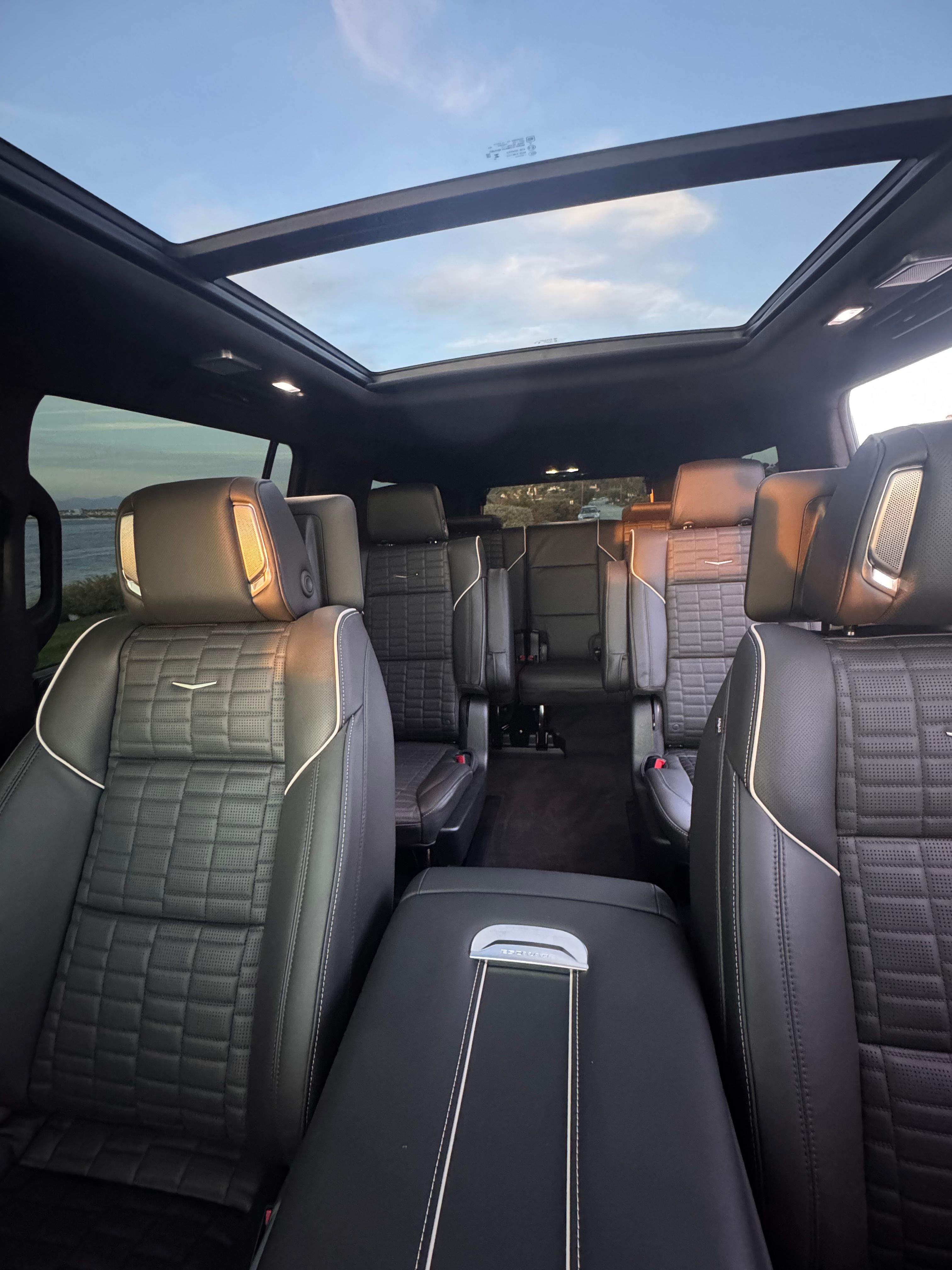 Used 2025 Cadillac Escalade ESV Sport Platinum w/ LPO, ONYX Package AWD/4WD image 10