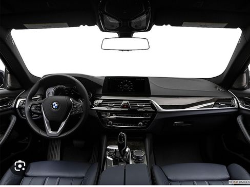 Used 2019 BMW 530i xDrive w/ M Sport Package AWD/4WD image 4