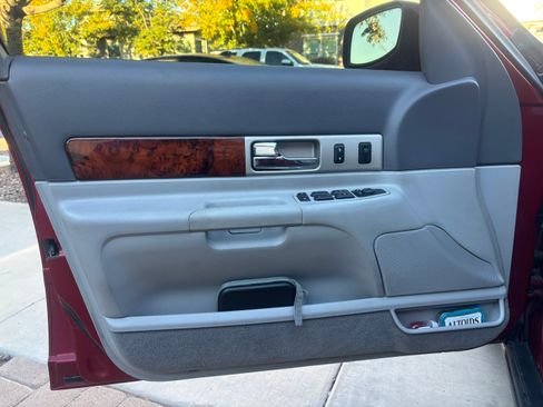 Used 2005 Lincoln LS image 10