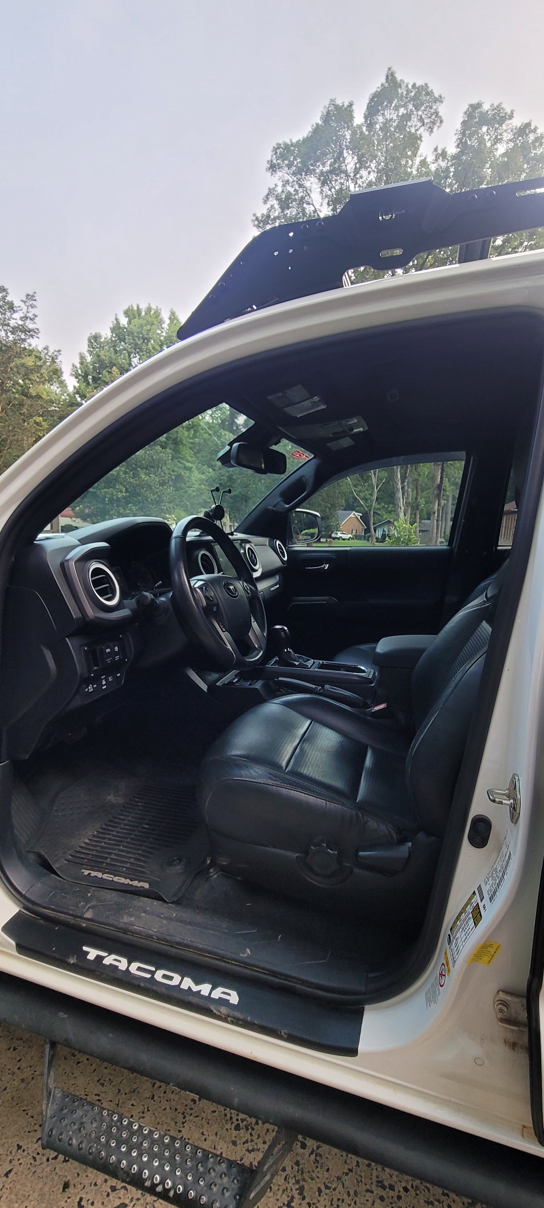 Used 2018 Toyota Tacoma TRD Sport AWD/4WD image 9