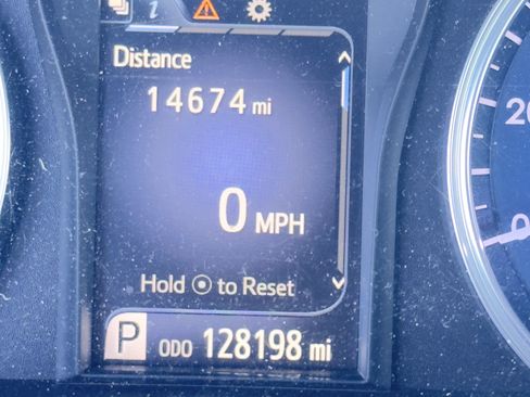 Used 2015 Toyota Camry LE image 11