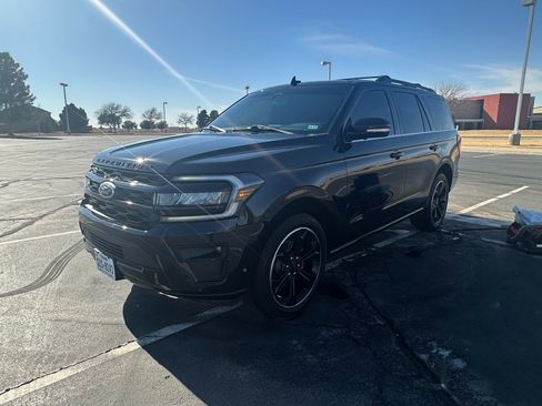 Used 2022 Ford Expedition Limited RWD image 4