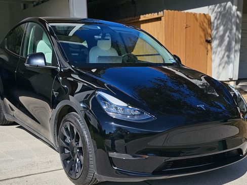 Used 2022 Tesla Model Y Long Range image 6