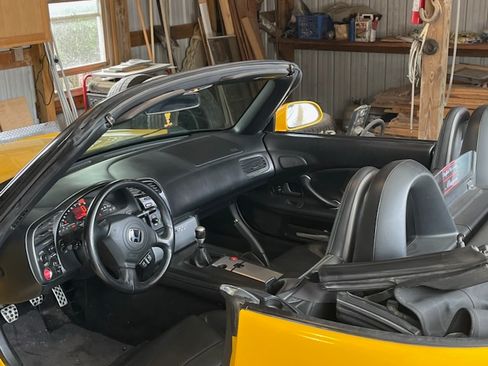 Used 2004 Honda S2000 image 10
