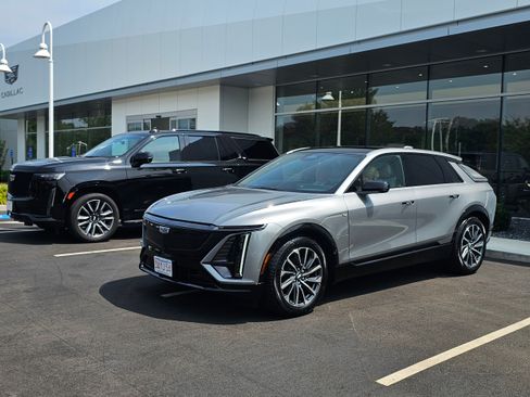 Used 2025 Cadillac Lyriq Sport AWD/4WD image 8