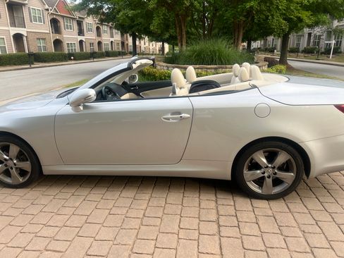 Used 2010 Lexus IS 250C RWD image 1