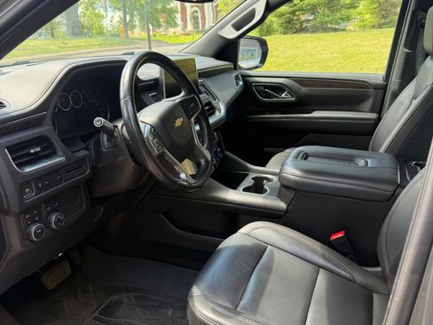 Used 2021 Chevrolet Suburban LT AWD/4WD image 8
