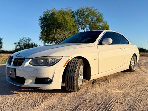 Used 2013 BMW 335i Convertible image 4