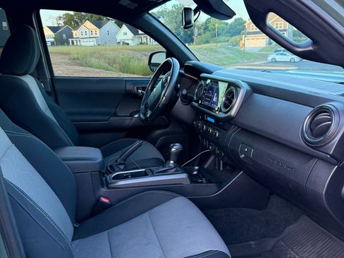 Used 2021 Toyota Tacoma TRD Off-Road AWD/4WD image 14