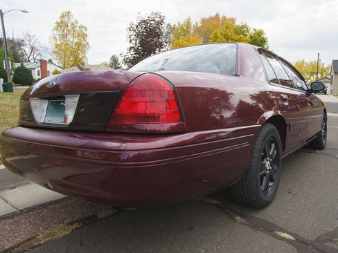 Used 2004 Ford Crown Victoria LX image 14