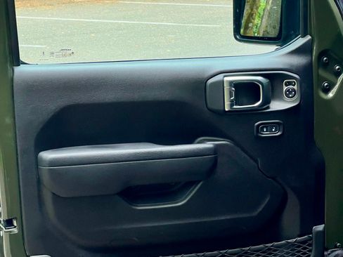 Used 2023 Jeep Gladiator Rubicon w/ LED Lighting Group image 10