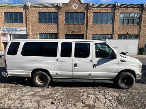 Used 2014 Ford E-350 and Econoline 350 XLT image 9