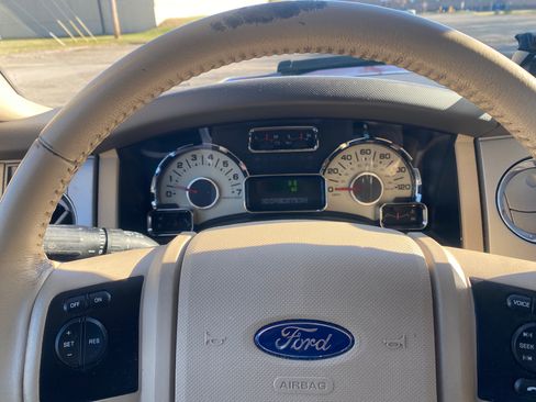 Used 2012 Ford Expedition XLT image 9
