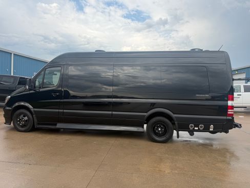 Used 2018 Mercedes-Benz Sprinter 3500 image 4