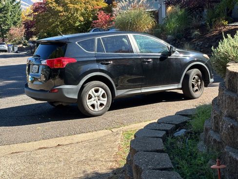 Used 2015 Toyota RAV4 LE image 5