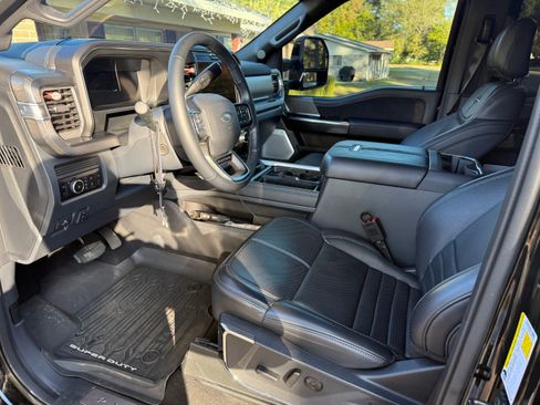 Used 2025 Ford F250 Platinum image 9