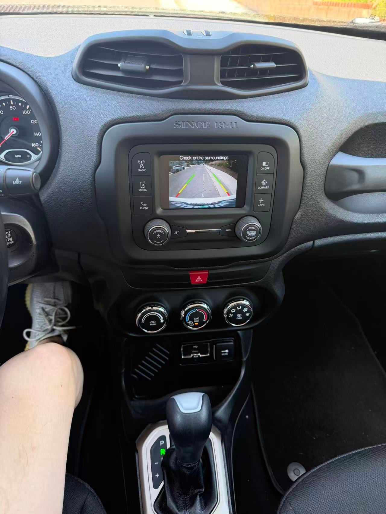 Used 2017 Jeep Renegade Latitude FWD image 4