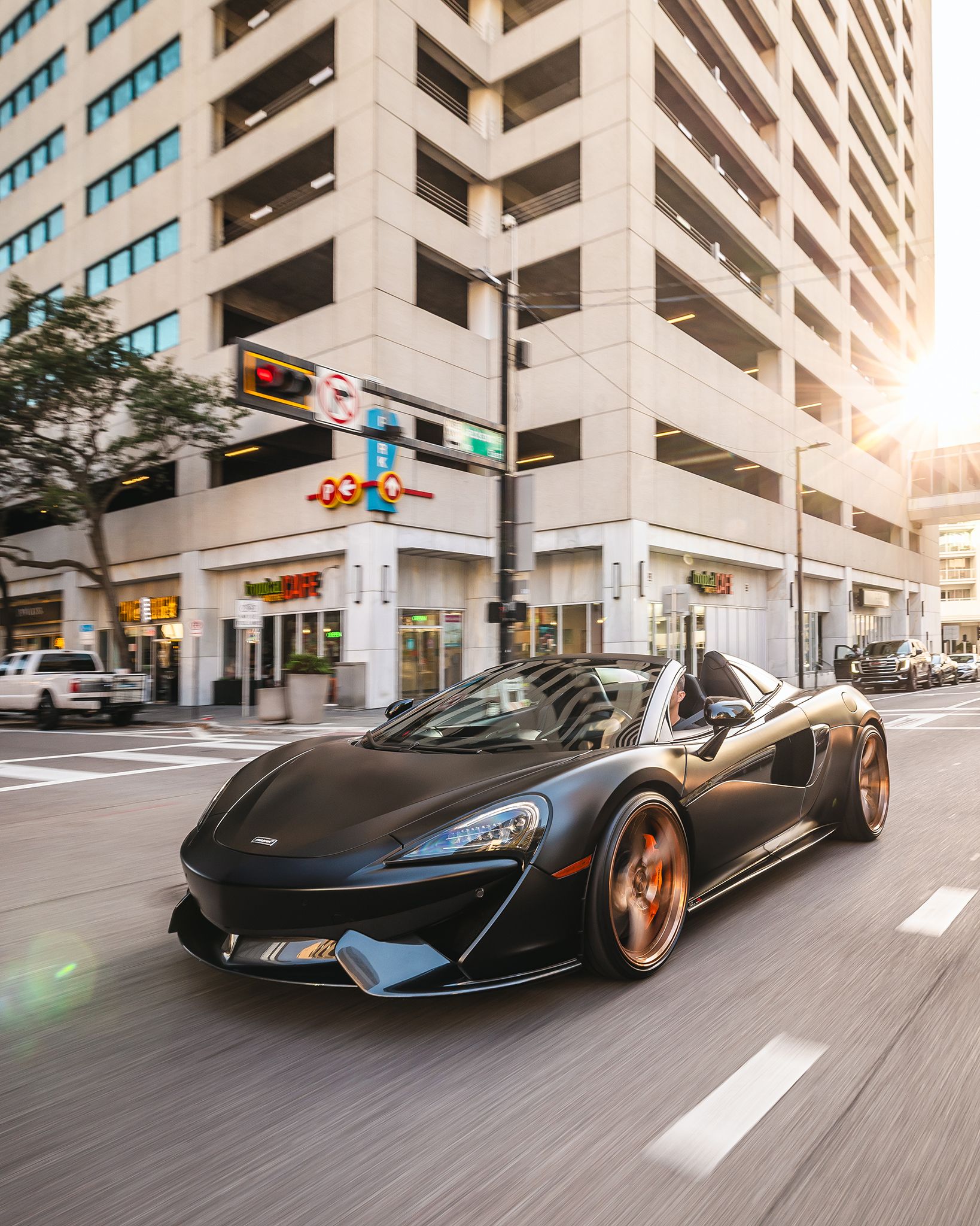 Used 2019 McLaren 570S Spider RWD image 6