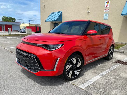 Used 2025 Kia Soul GT-Line w/ GT-Line Technology Package FWD image 1