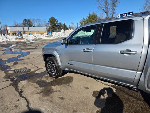 Used 2025 Toyota Tacoma TRD Sport w/ TRD Sport Premium Package image 6