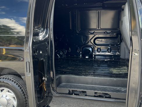 Used 2010 Ford E-250 and Econoline 250 image 13