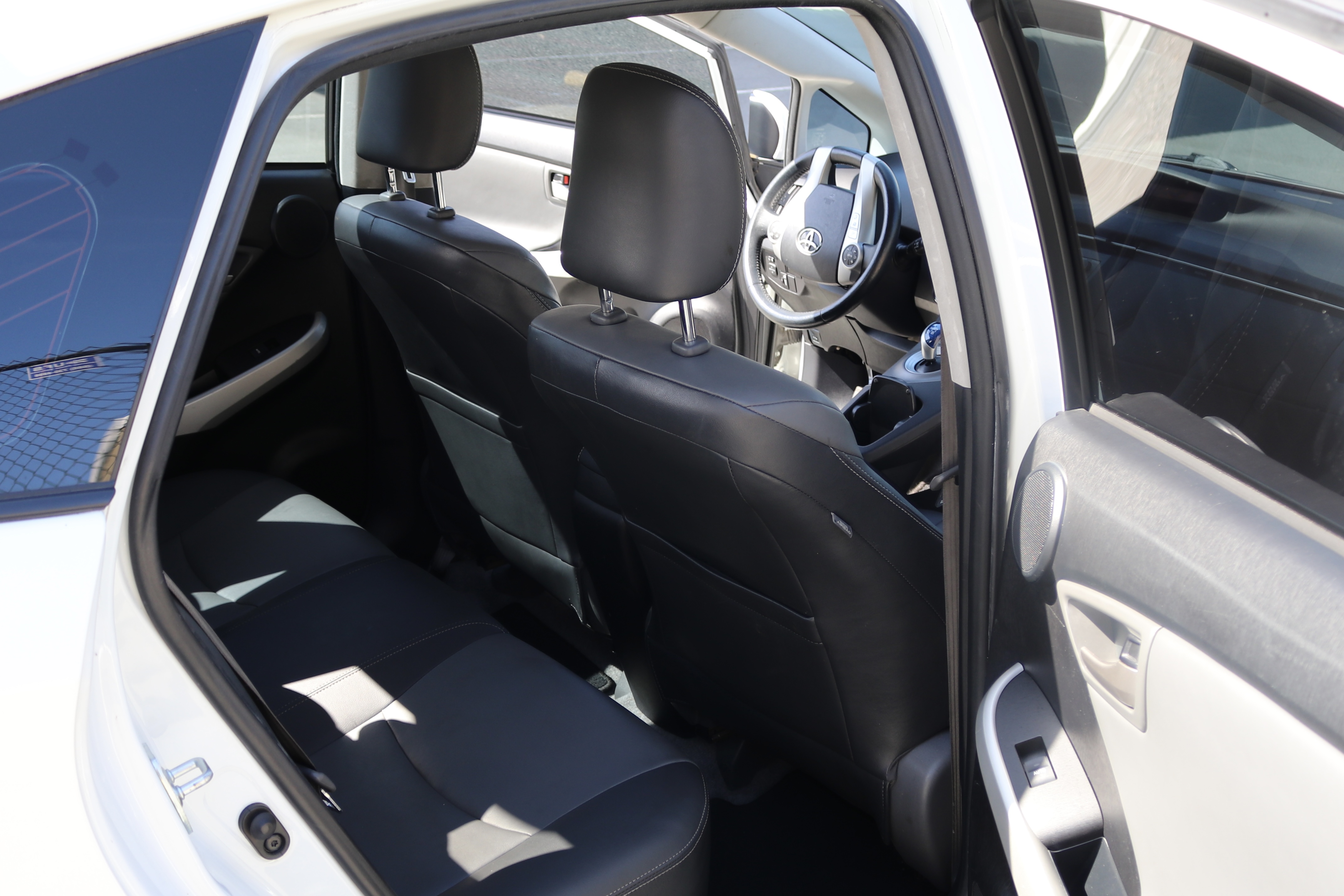 Used 2015 Toyota Prius Four w/ Deluxe Solar Roof Package FWD image 22