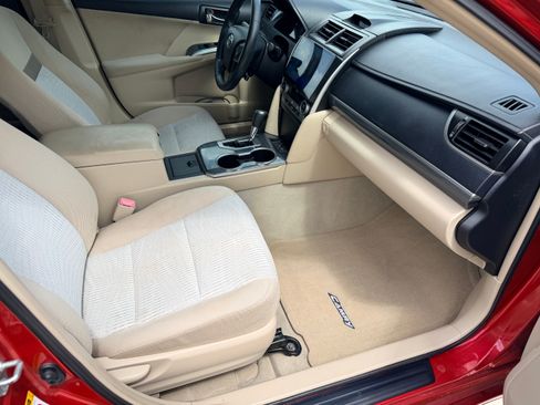 Used 2012 Toyota Camry XLE w/ Convenience Pkg image 13