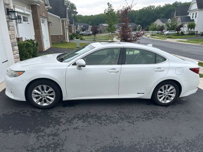Used 2015 Lexus ES 300h w/ Navigation System Package