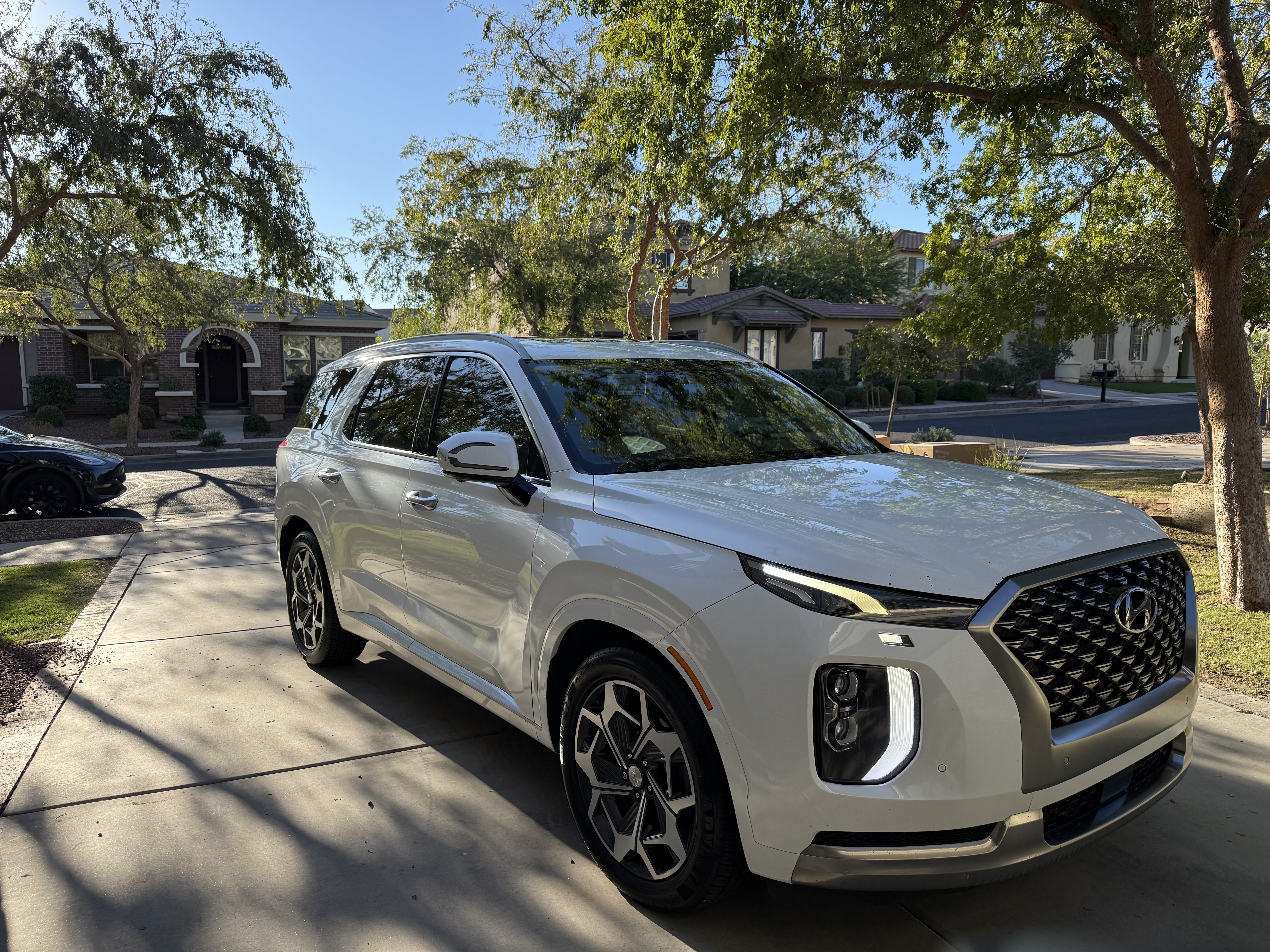 Used 2022 Hyundai Palisade Calligraphy w/ Cargo Package FWD image 2