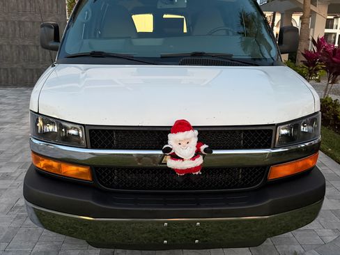 Used 2014 Chevrolet Express 3500 LT w/ LT Preferred Equipment Group image 2