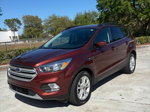 Used 2018 Ford Escape SE w/ SE Sync 3 Package image 1