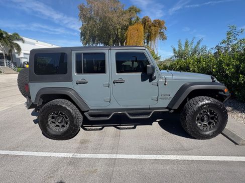 Used 2014 Jeep Wrangler Unlimited Sport image 6