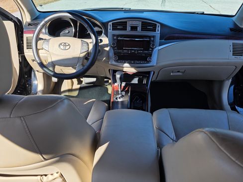 Used 2011 Toyota Avalon Limited image 12