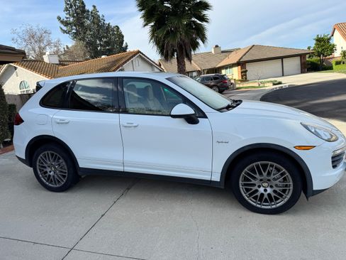 Used 2012 Porsche Cayenne S image 10