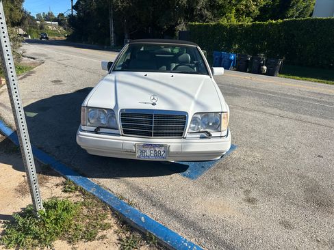 Used 1995 Mercedes-Benz E 320 Convertible image 6