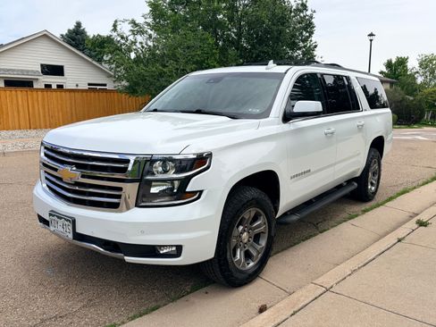 Used 2019 Chevrolet Suburban LT w/ Luxury Package AWD/4WD image 1