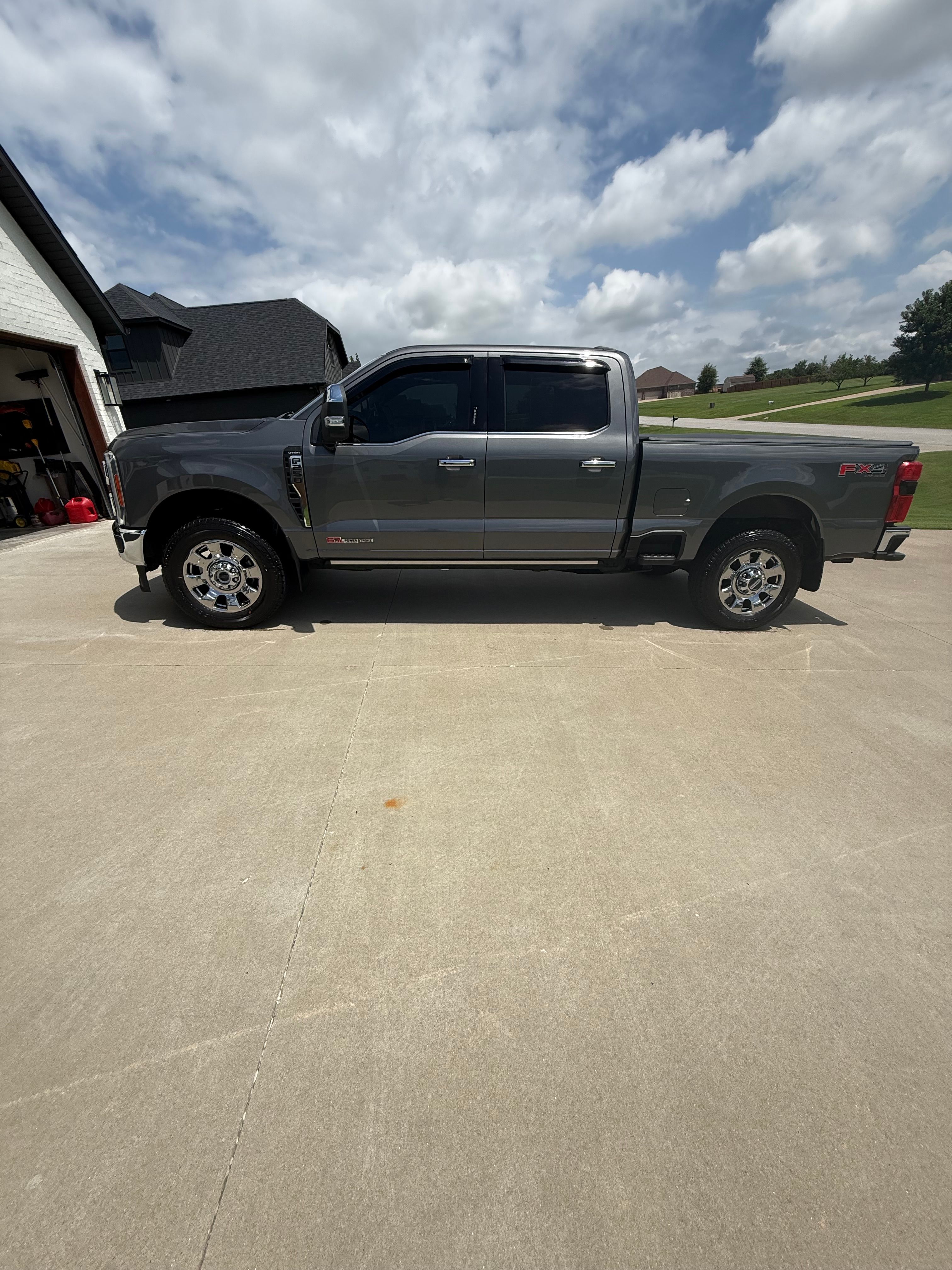 Used 2023 Ford F250 Lariat w/ Lariat Ultimate Package AWD/4WD image 1