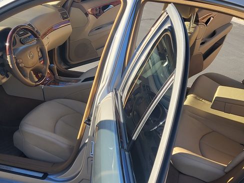 Used 2008 Mercedes-Benz E 350 E 350 4MATIC Sedan 4D image 13