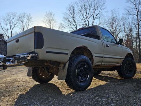 Used 1995 Toyota Tacoma 4x4 Regular Cab image 2