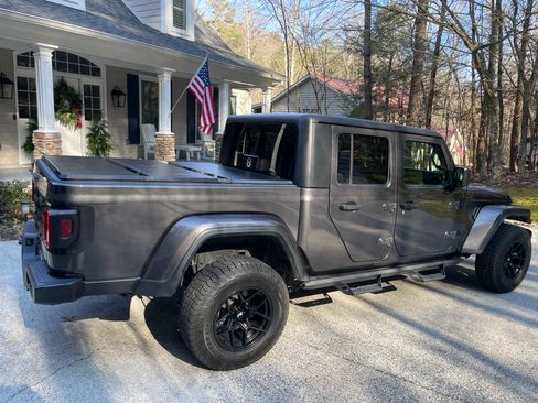 Used 2021 Jeep Gladiator Sport image 2
