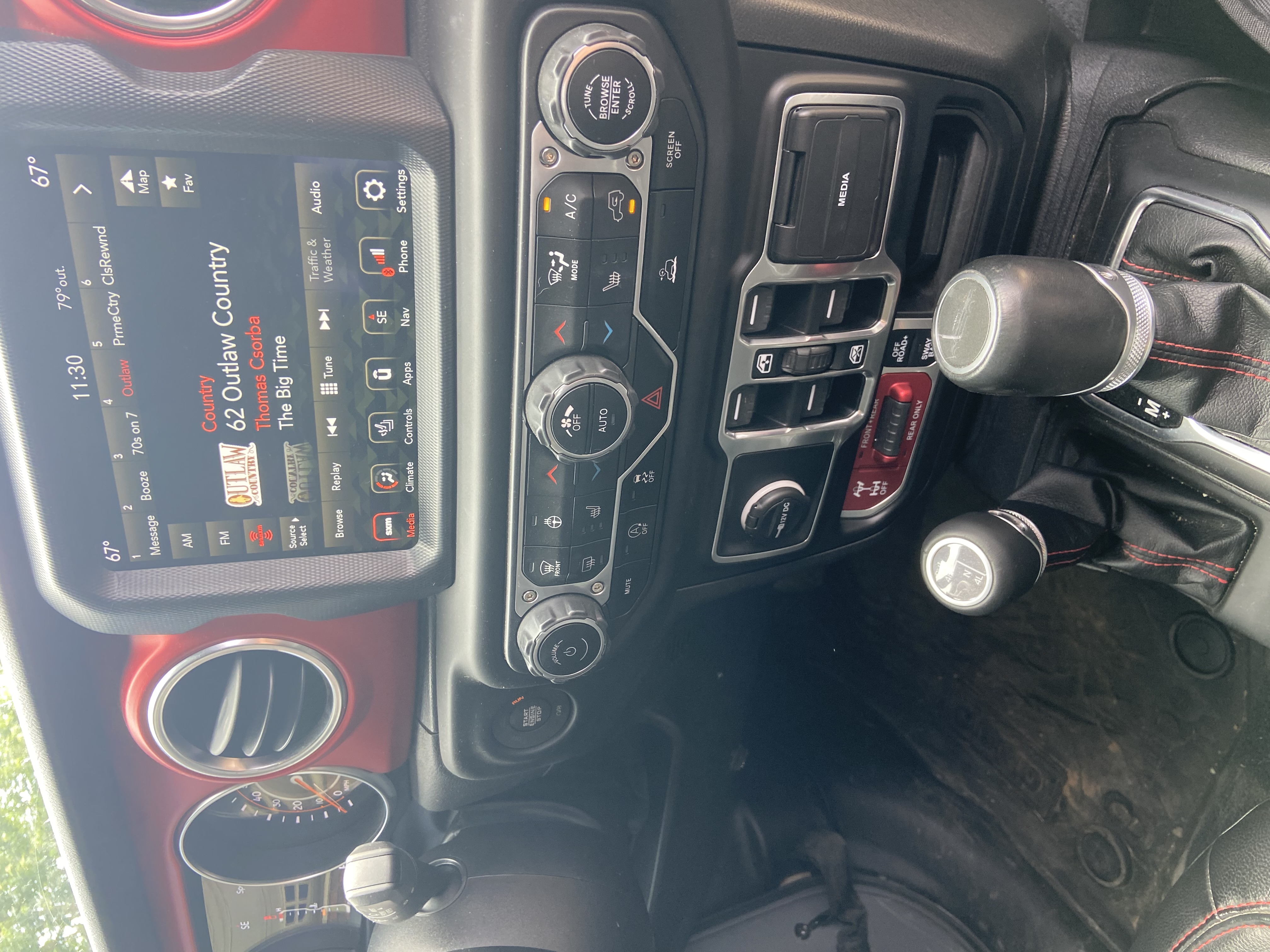 Used 2023 Jeep Gladiator Rubicon w/ Cold Weather Group AWD/4WD image 8