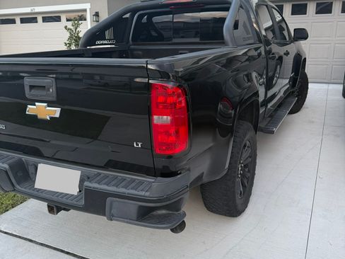 Used 2017 Chevrolet Colorado LT w/ LT Convenience Package RWD image 2
